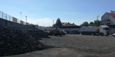 Hurtowa i detaliczna sprzedaż węgla i drewna opałowego